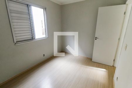 Quarto 1 de apartamento para alugar com 2 quartos, 44m² em Vila Indiana, Taboão da Serra