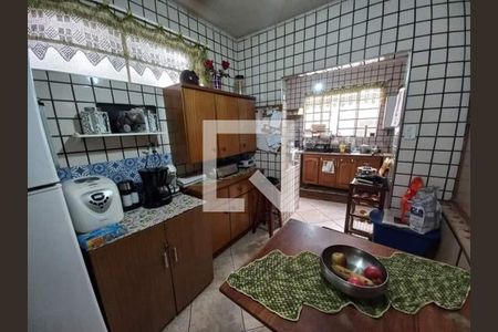 Casa à venda com 3 quartos, 270m² em Vila Mangalot, São Paulo