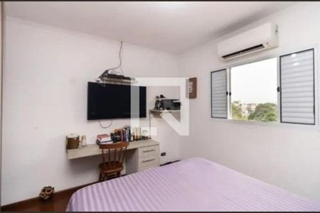 Casa à venda com 3 quartos, 225m² em Parque Maria Domitila, São Paulo