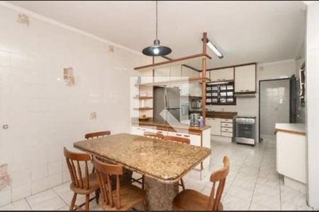 Casa à venda com 3 quartos, 225m² em Parque Maria Domitila, São Paulo