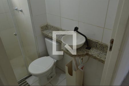 Banheiro de apartamento à venda com 2 quartos, 45m² em Gardênia Azul, Rio de Janeiro