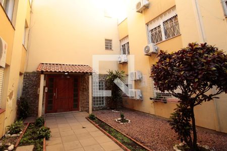 Fachada do bloco de apartamento para alugar com 2 quartos, 60m² em Humaitá, Porto Alegre