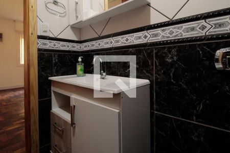 Banheiro de apartamento para alugar com 2 quartos, 60m² em Humaitá, Porto Alegre