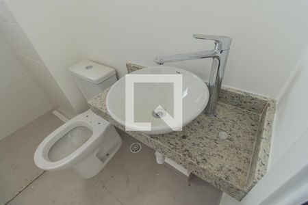 Banheiro de kitnet/studio para alugar com 0 quarto, 30m² em Vila Dom Pedro I, São Paulo