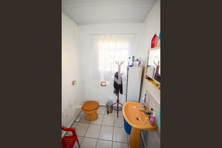 Banheiro de Serviço de casa à venda com 1 quarto, 208m² em Vila Carrão, São Paulo