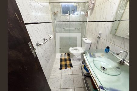 Banheiro de casa à venda com 4 quartos, 140m² em Jardim Bandeirantes, Contagem