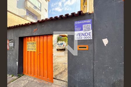 Fachada de casa à venda com 4 quartos, 140m² em Jardim Bandeirantes, Contagem