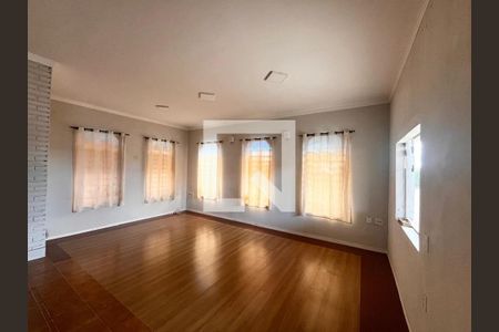Sala de casa à venda com 3 quartos, 234m² em Parque São Quirino, Campinas