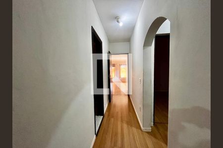 Corredor de casa à venda com 3 quartos, 234m² em Parque São Quirino, Campinas