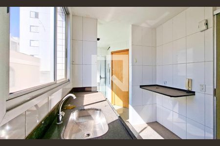 Cozinha de apartamento à venda com 3 quartos, 85m² em União, Belo Horizonte