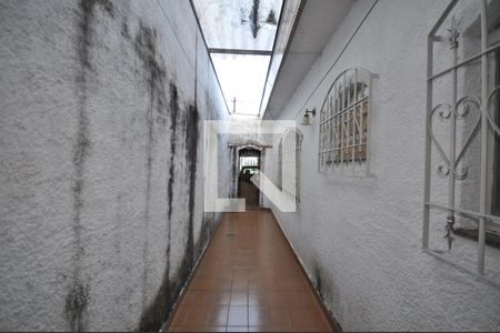 Corredor Lateral de casa à venda com 2 quartos, 148m² em Vila Leonor, São Paulo