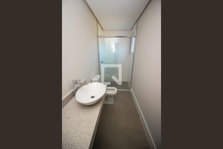 Banheiro da Suíte 4 de casa de condomínio à venda com 4 quartos, 356m² em Vila Nova, Porto Alegre