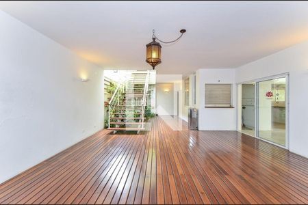 Casa à venda com 4 quartos, 325m² em Vila Mariana, São Paulo