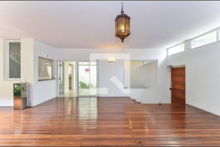 Casa à venda com 4 quartos, 325m² em Vila Mariana, São Paulo