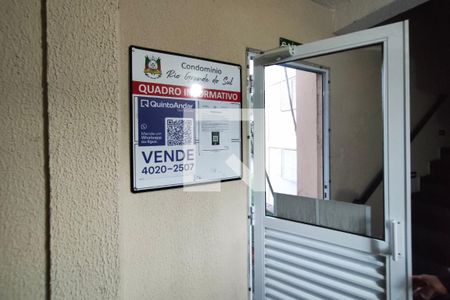 PLACA INSTALADA NO HALL DE ENTRADA  de apartamento à venda com 2 quartos, 52m² em Parque Residencial Vila União, Campinas