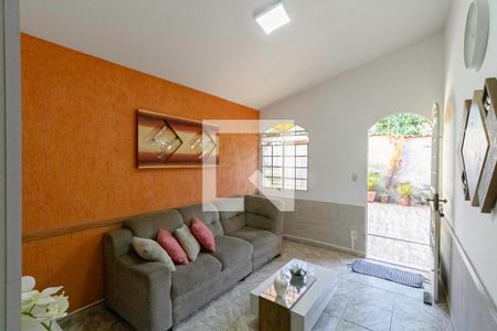 Sala de casa à venda com 3 quartos, 110m² em Serrano, Belo Horizonte