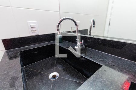 Banheiro de apartamento à venda com 1 quarto, 29m² em Vila Penteado, São Paulo