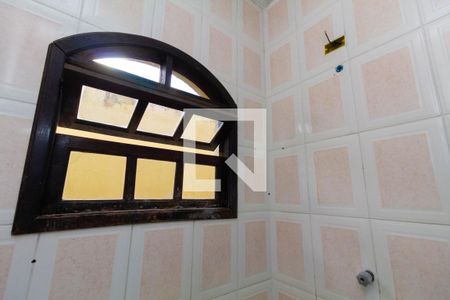 Banheiro de casa para alugar com 2 quartos, 110m² em Jardim Danfer, São Paulo