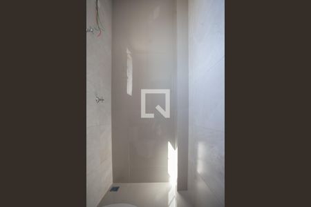 Banheiro da Suíte 1 de casa à venda com 2 quartos, 65m² em Piratininga, Belo Horizonte