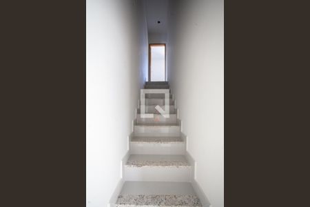 Escada Externa de casa à venda com 2 quartos, 65m² em Piratininga, Belo Horizonte