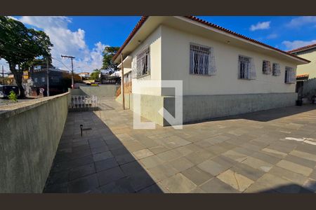 Quintal de casa à venda com 5 quartos, 220m² em São Geraldo, Belo Horizonte