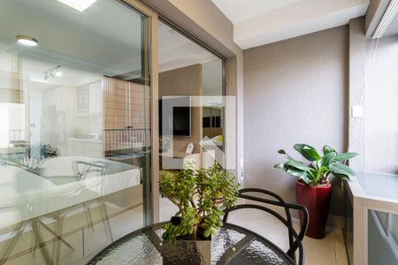 Varanda de kitnet/studio para alugar com 1 quarto, 34m² em Indianópolis, São Paulo