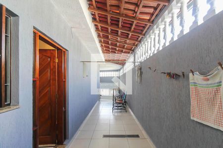 Corredor de casa à venda com 2 quartos, 240m² em Jardim Nice, São Paulo