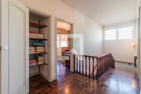 Corredor de casa à venda com 6 quartos, 320m² em Menino Deus, Porto Alegre