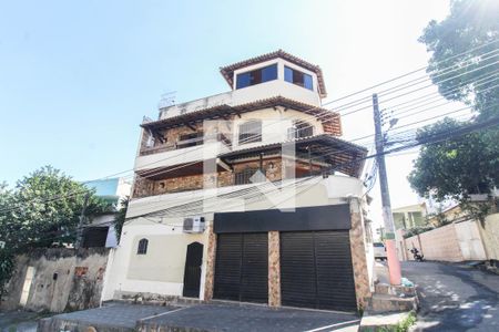 Fachada de casa para alugar com 2 quartos, 140m² em Centro, Nilópolis