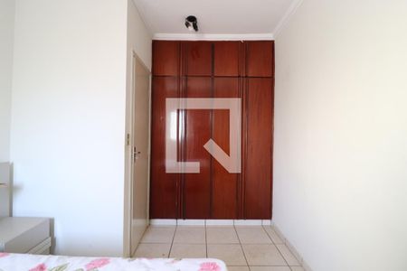 Quarto 1 de apartamento para alugar com 2 quartos, 58m² em Santa Mônica, Uberlândia