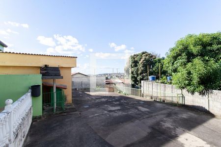 Quintal de casa à venda com 5 quartos, 250m² em Novo Glória, Belo Horizonte