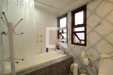 Banheiro de casa à venda com 4 quartos, 227m² em Jardim Dona Leopoldina, Porto Alegre
