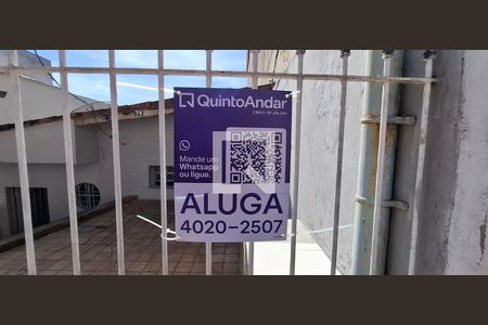 Plaquinha instalada na fachada de casa à venda com 1 quarto, 75m² em Vila Junqueira, Santo André