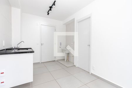 Sala/ Cozinha de apartamento à venda com 1 quarto, 26m² em Campo Belo, São Paulo