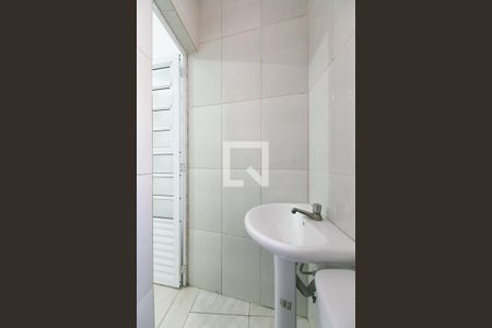 Banheiro de kitnet/studio para alugar com 1 quarto, 23m² em Parque Savoi City, São Paulo