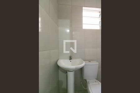 Banheiro de kitnet/studio para alugar com 1 quarto, 23m² em Parque Savoi City, São Paulo
