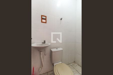 Banheiro de kitnet/studio para alugar com 1 quarto, 16m² em Parque Savoi City, São Paulo