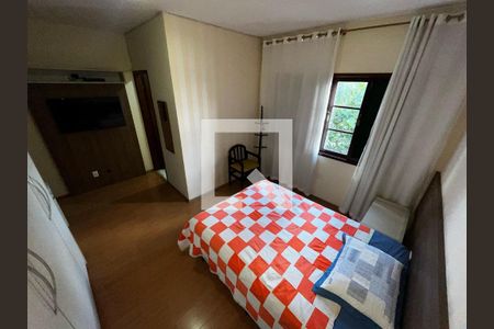 Casa à venda com 3 quartos, 225m² em Km 18, Osasco