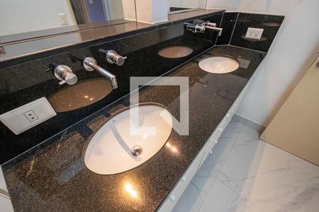 Suíte - Banheiro de apartamento à venda com 2 quartos, 75m² em Jardim Paulista, São Paulo