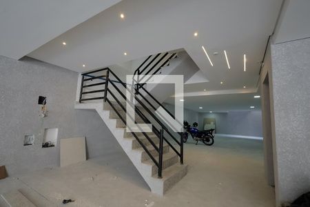 Escadas Garagem de apartamento à venda com 2 quartos, 56m² em Utinga, Santo André