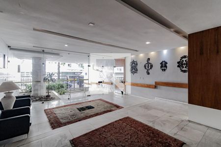 Hall de entrada de apartamento à venda com 3 quartos, 180m² em Leme, Rio de Janeiro