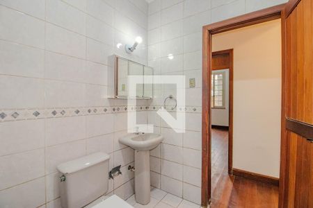 Banheiro de apartamento à venda com 3 quartos, 86m² em Floresta, Porto Alegre