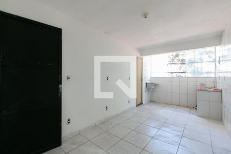 Sala/Cozinha de casa para alugar com 1 quarto, 26m² em Vila Taquari, São Paulo