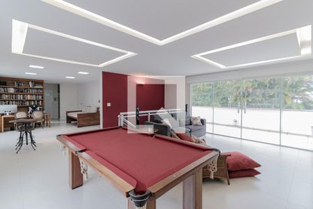 Sala de TV  de casa à venda com 3 quartos, 485m² em Gávea, Rio de Janeiro