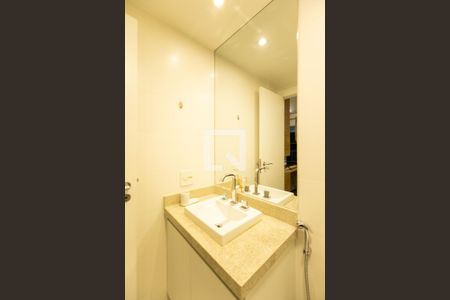 Banheiro da Suíte de apartamento para alugar com 1 quarto, 50m² em Vila Gertrudes, São Paulo