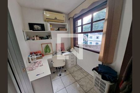 Casa à venda com 4 quartos, 675m² em Pé Pequeno, Niterói