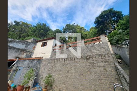 Casa à venda com 4 quartos, 675m² em Pé Pequeno, Niterói