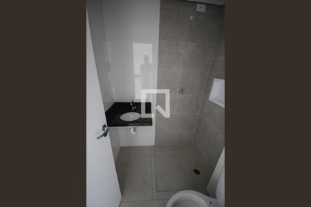 Banheiro de apartamento à venda com 1 quarto, 30m² em Vila Carrão, São Paulo