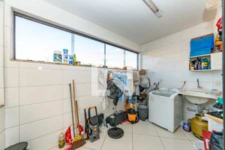Área de Serviço de casa para alugar com 4 quartos, 297m² em Teixeira Dias, Belo Horizonte