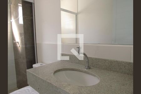 Banheiro de kitnet/studio para alugar com 1 quarto, 29m² em Santa Maria, Osasco
